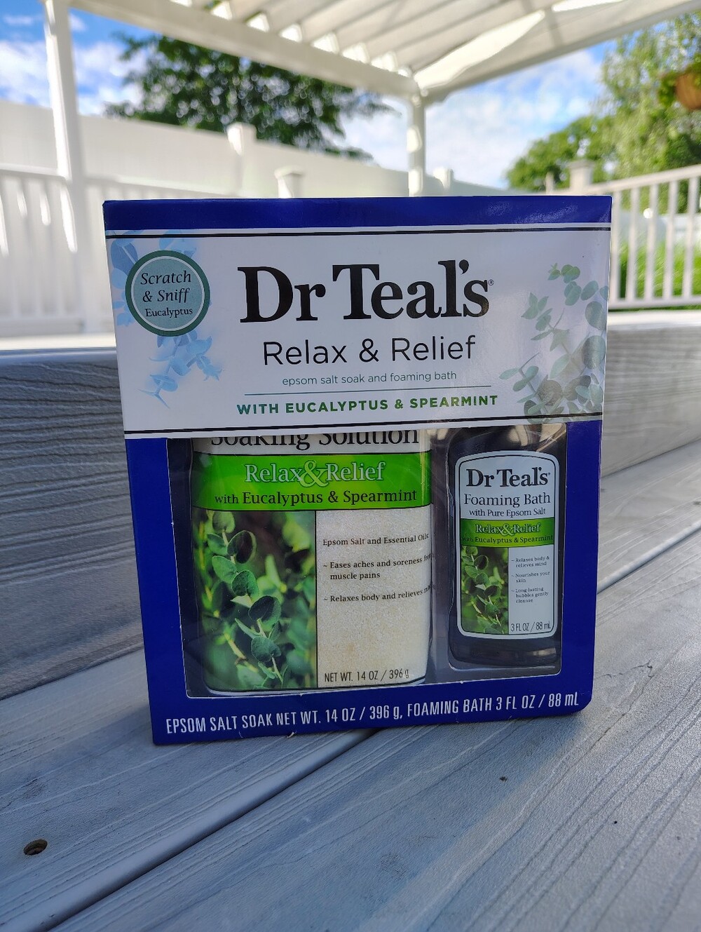 Dr Teal's Relax & Relief Eucalyptus & Spearmint Bath Soak & Foaming Bath - Green